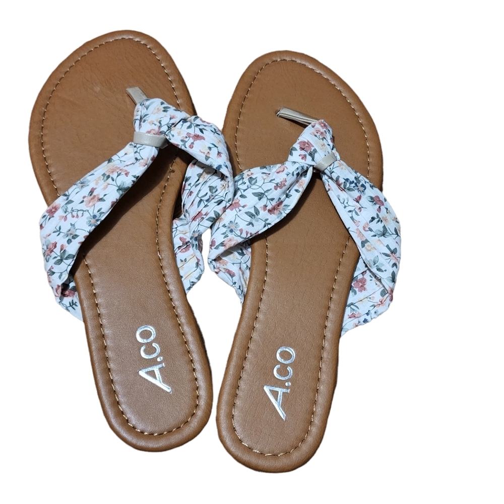 A.Co floral flip flop thong style sandals size 7